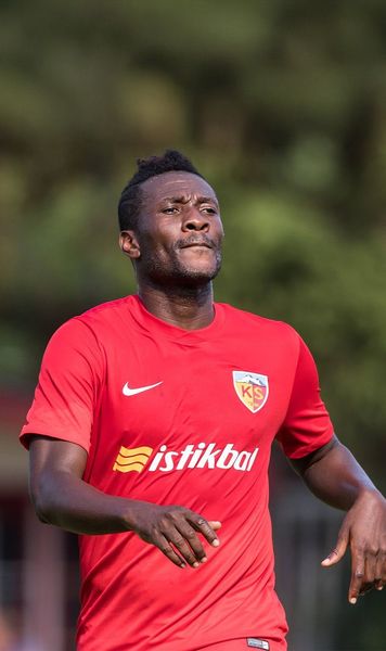 Gyan, viață de film În 2015, era al optulea cel mai bine plătit fotbalist din lume. În 2018, mai avea  724 euro  în cont. Povestea ghanezului antrenat de Șumudică și Olăroiu