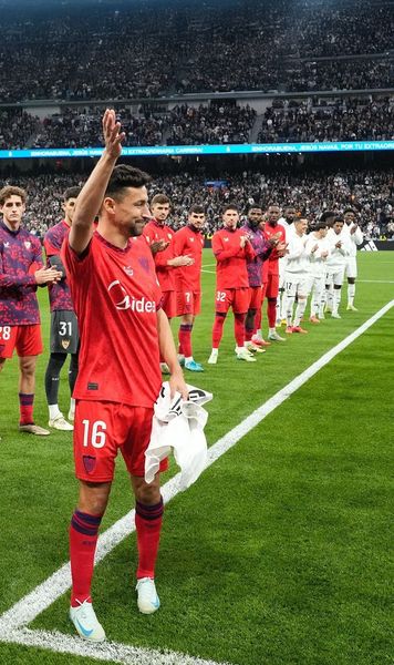 Momente superbe pe Bernabeu  VIDEO : Jesus Navas,  aplaudat la scenă deschisă  de fanii rivalei Real Madrid la ultimul meci din carieră