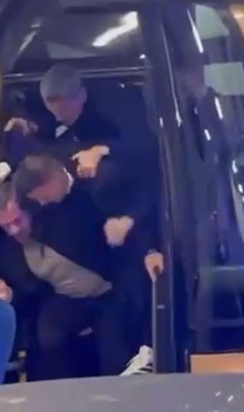 Înregistrarea care l-ar incrimina pe Lucescu Oficialii lui AEK au arătat un filmuleț pe care PAOK ar fi încercat să-l blocheze:  „A lovit un tânăr fan!”