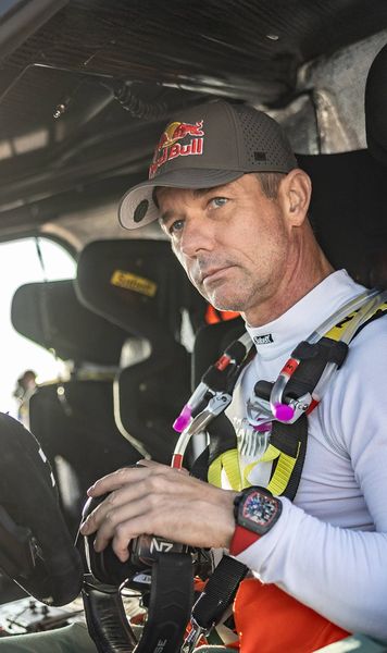 OUT de la Dakar   Sebastien Loeb  nu va mai concura în etapa 4 » Lovitură pentru Dacia Sandriders