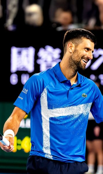 Djokovic, ca Steffi Graf  Dialog de la distanță între sârb și un fan, la finalul partidei de la  Australian Open:  „Îmi pare rău, prietene. Am o soție”😊