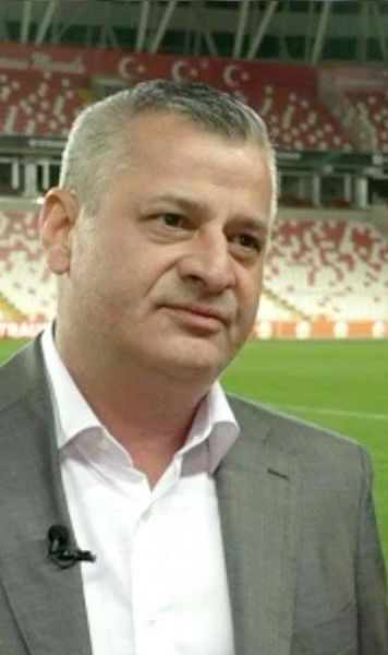 Răspunsul lui Varga  Finanțatorul de la CFR Cluj, replică pentru criticile lui Dan Petrescu:  „Treaba lui e să antreneze”