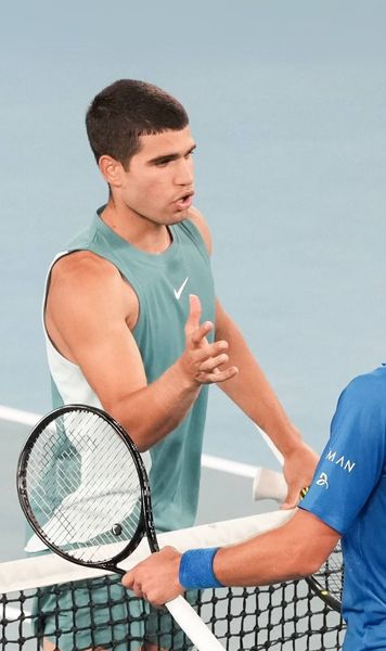 Australian Open  VIDEO:  Alcaraz,  taxat după „ironia”  de la meciul cu Djokovic: „Nu știu dacă a vrut să-și bată joc de el, dar imaginile vor dăinui”