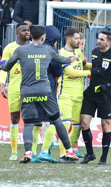 Vassaras a dat verdictul  Șeful CCA le-a transmis arbitrilor de la Petrolul - UTA 0-1 care sunt  deciziile corecte  în cele două faze controversate