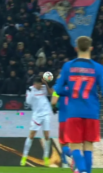 „Penalty, nu și eliminare” Dinamo a cerut două penalty-uri!  Kovacs luat la țintă : „Domină arbitrii VAR! Nimeni nu-l va chema să revadă fazele”