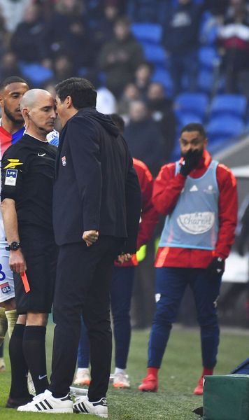 Fonseca, de necontrolat  FOTO:  Antrenorul lui Lyon, criză de nervi înainte de meciul cu FCSB:  a sărit să bată arbitrul!  Riscă o suspendare uriașă