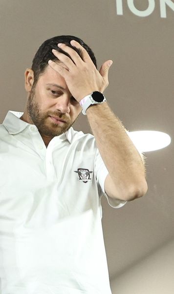 Dezaprobă gestul lui Șumudică Victor Angelescu : „Aș fi preferat să nu intre în conflict cu galeria FCSB. Nu se poate schimba complet!”
