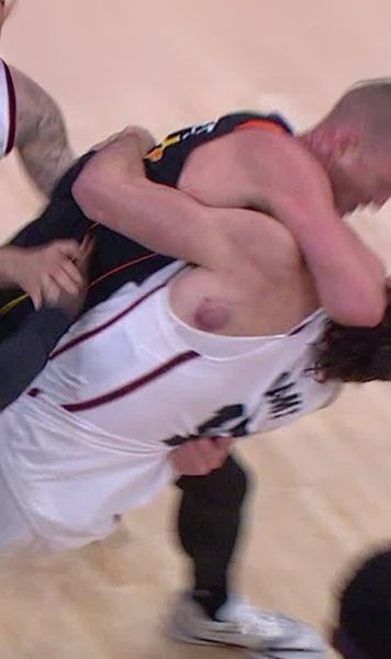 Wrestling în NBA  Uriașii din baschetul american  s-au luat la bătaie  pe teren: „Am vrut să demonstrez ceva lovindu-l”