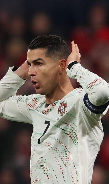 „Uitați-vă la mine când vorbesc!”   Cristiano Ronaldo  a răbufnit înainte de returul cu Danemarca: „Nu e vorba despre mine! Semnez acum pentru asta!”