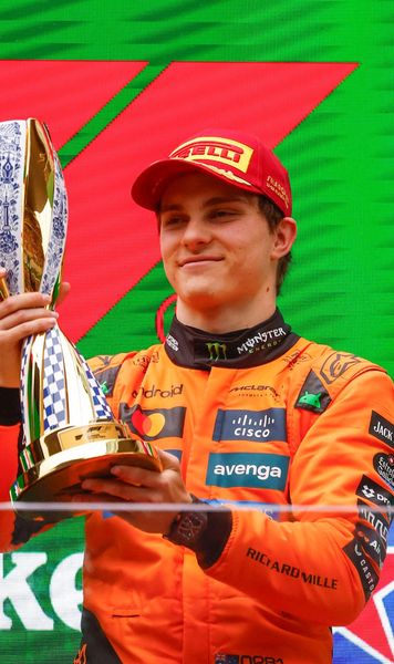 „Dublă” McLaren!   Oscar Piastri  a câștigat Marele Premiu al Chinei. Podium completat de Lando Norris și George Russell + Abandon al lui Fernando Alonso