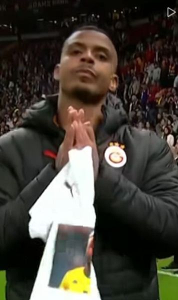 Boupendza, comemorat în Turcia    FOTO:  Gestul făcut pe stadionul lui   Galatasaray  de Mario Lemina, fost coleg cu atacantul la națională