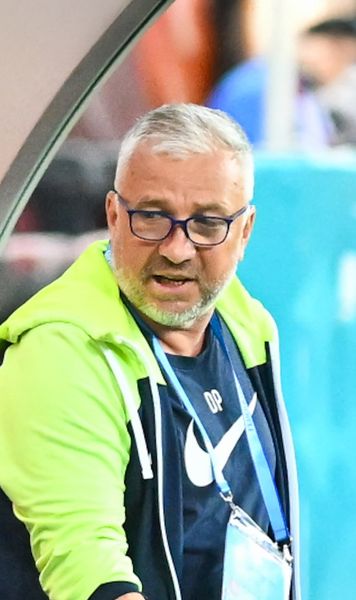 „Ne-am bătut singuri”    Dan Petrescu,  descumpănit după eșecul cu FCSB: „N-am înțeles nimic din meci”