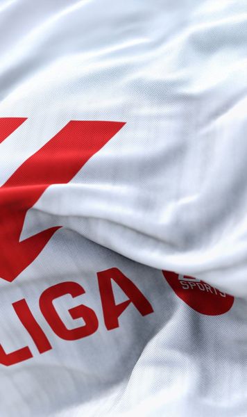 Reguli noi în Spania   La Liga vrea să încurajeze cluburile să transfere mai mulți jucători noi.   Nu vor mai exista plafoane salariale negative