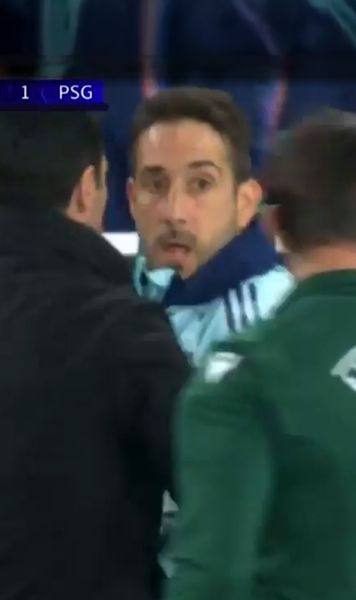 Tensiuni la Arsenal - PSG FOTO: Arteta, nevoit să-l împingă pe antrenorul de faze fixe de la Arsenal pentru a-l calma » Ce s-a întâmplat