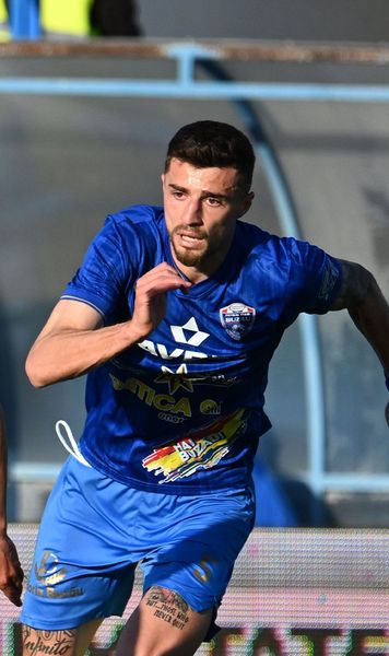 Ghinionistul de serviciu   Jucătorul de la Gloria Buzău a ajuns la trei   retrogradări consecutive:  „Îți vine să nu mai auzi niciodată de fotbal”