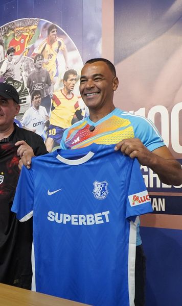 Întâlnire de legendă la Ovidiu  Cafu a vizitat academia lui   Gheorghe Hagi : „E încântat de investiția făcută”