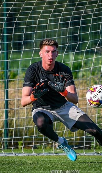 Gafă uluitoare la Rapid   Clubul din Giulești   pierde gratis  un fotbalist de mare perspectivă