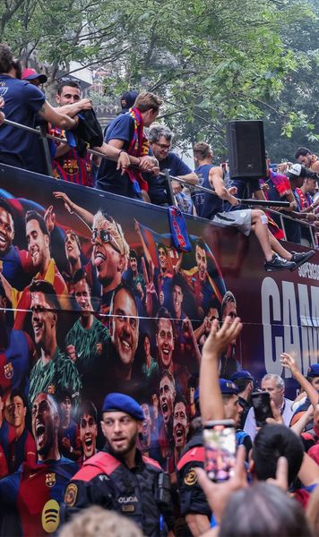 Sărbătoare în Catalonia FOTO. Barcelona a celebrat câștigarea titlului alături de 700.000 de fani blaugrana