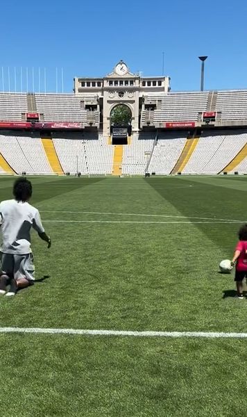 Tradiția lui Raphinha Brazilianul a traversat terenul în genunchi , după cucerirea titlului în La Liga + Detalii despre prelungirea contractului cu Barcelona