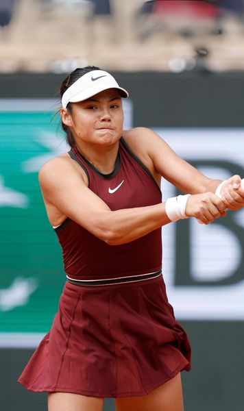Emma Răducanu, eliminată Fostul lider mondial, Iga Swiatek, a învins-o la Roland Garros: „Mai am mult de muncă”