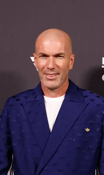 Ofertă „faraonică” pentru Zidane  Al-Hilal i-a propus o   sumă fabuloasă . Răspunsul categoric al francezului » Care sunt planurile sale
