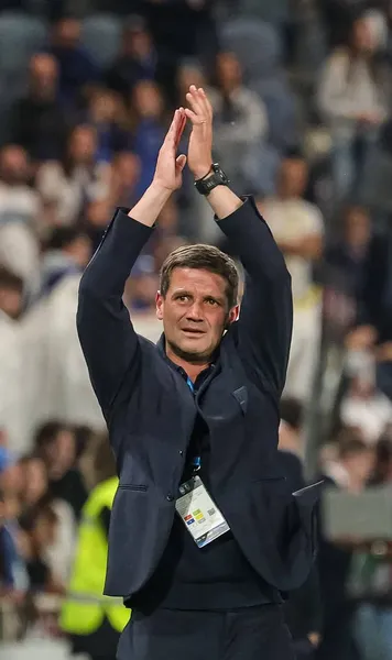 Susținere pentru Chivu   Clubul din România la care a jucat antrenorul   i-a transmis un mesaj , după ce acesta a bătut palma cu Inter