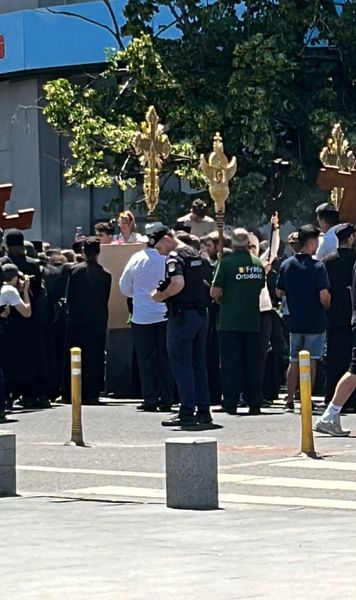Marșul lui Becali  Finanțatorul celor de la FCSB, cu preoți și rugăciuni pe Calea Victoriei,   după parada LGBT