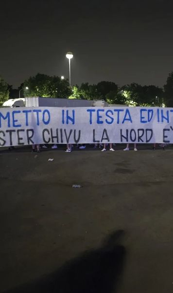Chivu, susținut de ultrași Bannerul afișat de Peluza Nord a lui Inter Milano înainte de debutul tehnicianului român pe banca nerazzurrilor