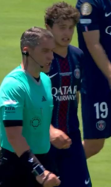 „Mă auziți? Funcționează?”    Istvan Kovacs,  primul arbitru care a explicat deciziile VAR în direct la Mondialul Cluburilor