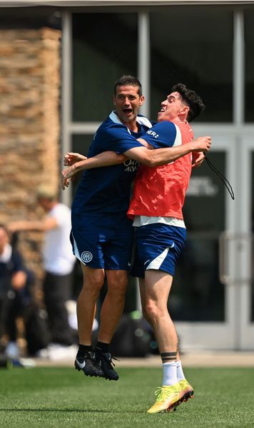 „E un nou Inter” Jucătorii vicecampioanei Italiei, impresionați de calitățile lui Cristi Chivu : „Lucrează mult la psihicul nostru”