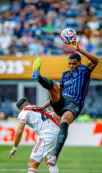 Rasism sau răzbunare? FOTO. Motivul din spatele conflictului de la finalul meciului Inter - River Plate. Chivu a intervenit în forță!
