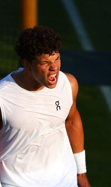 Tensiuni la Wimbledon Ben Shelton, furios după suspendarea partidei cu Rinky Hijikata, când urma să servească pentru meci. Motivul deciziei