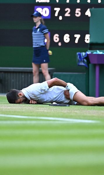 Probleme pentru Djokovic VIDEO. Nole a căzut urât la Wimbledon. Semifinala cu Jannik Sinner, în pericol? „Corpul meu nu mai e ca înainte”