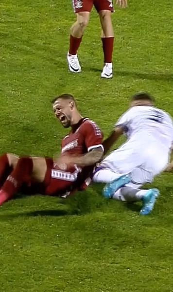 Coșmarul continuă    FOTO:    Elvir Koljic  s-a accidentat din nou, în primul meci al sezonului