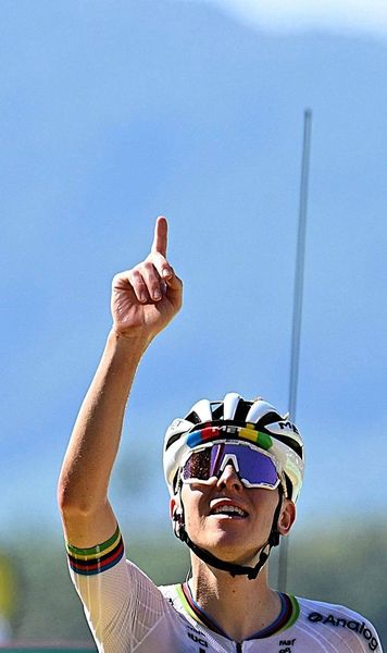 „Cât de dur e sportul nostru!”  Pogacar i-a dedicat victoria tânărului rutier care   a murit în cursă:  „Ce durere poate provoca!”