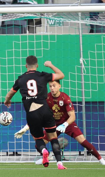 Rednic, primul lider al Belgiei  Debut cu victorie în campionat la Standard. Reacție față de atacant:   „Vorbești prea mult!”