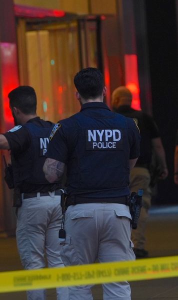 Atac armat la sediul NFL din New York    Patru persoane, ucise.  Un angajat al Ligii Naționale de Fotbal American, rănit grav. Ce spun autoritățile despre atacator