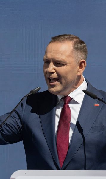 „Să se ducă la psihiatru!”    Noul președinte al Poloniei, atacat dur  pentru că a participat la lupte între ultrași: „E inacceptabil!”