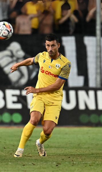 Întăriri pentru Dan Petrescu    CFR Cluj , la un pas să ia un fotbalist din Liga 1