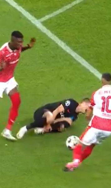 Boateng, ce gafă!    FOTO.  Penalty făcut în Derby de România, după un   fault stupid  » Tănase n-a iertat!