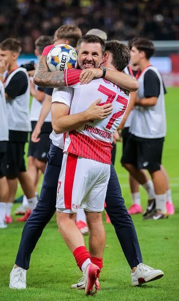 Dinamo - FCSB    Mesaj politic  scris de un jucător dinamovist pe mingea de hat-trick a lui Armstrong: unde a ajuns balonul