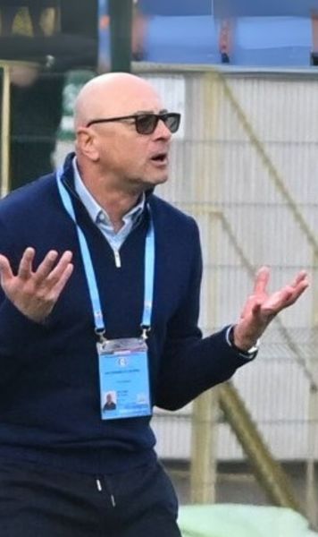 „Nu-mi face Angelescu programul!”  Leo Grozavu a răbufnit la adresa oficialului de la Rapid:   „Ne consideră sclavi!  Nu avem voie să spunem nimic”