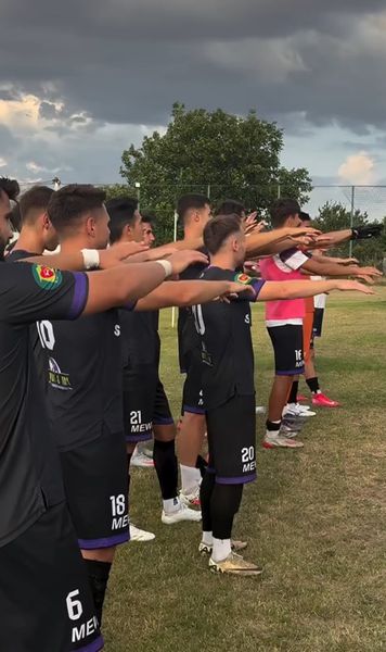 Boicot  Moment de reculegere refuzat la două meciuri din România:   „Iliescu, vinovat / Pentru sângele vărsat”