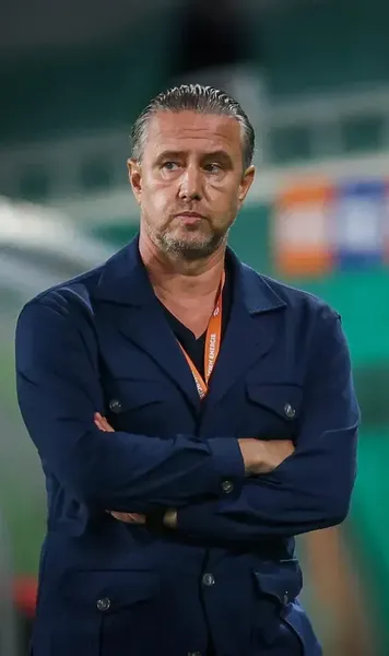 De ce a mers în Sudan    Reghecampf  a dat cărțile pe față: „Singura echipă unde pot face asta” +   Buget, peste FCSB!