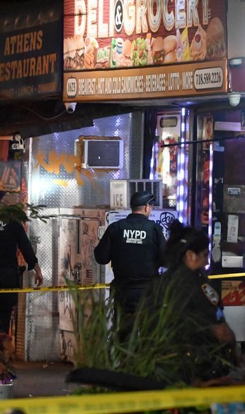 Împușcături în Times Square  Trei persoane au fost rănite cu doar câteva ore înainte de meciul   New York Yankees – Houston Astros