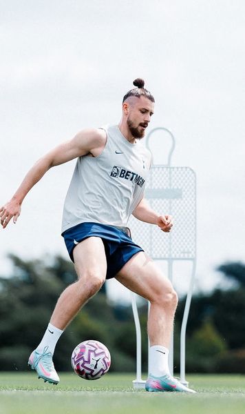 Incertitudinea Radu Drăgușin  De ce insistă Tottenham să ia încă un fundaș central.   Mesajul românului