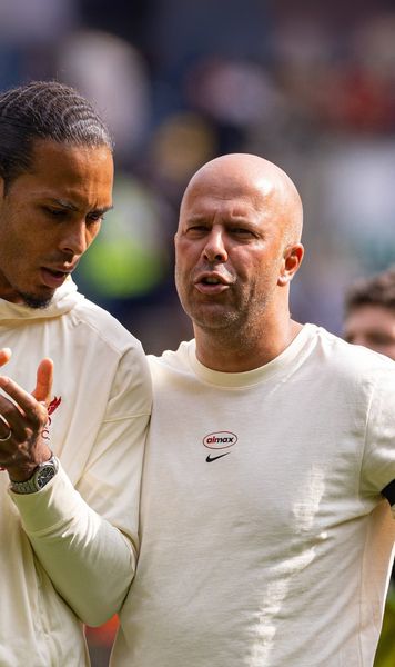 Van Dijk cere întăriri  Căpitanul lui Liverpool consideră că echipa mai are nevoie de atacanți.   Arne Slot îl contrazice:  „Ultima mea grijă”