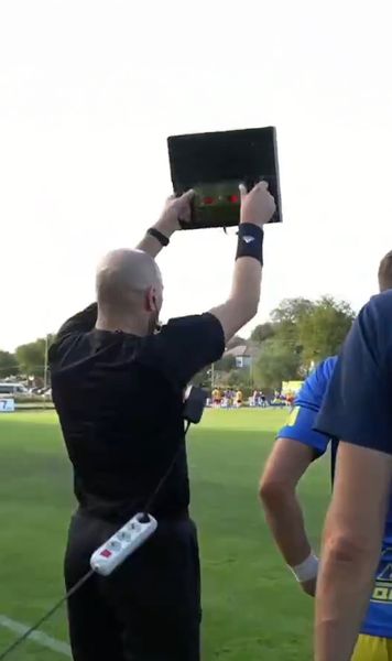 Cu prelungitorul pe teren, în Moldova   Imaginile surprinse de camerele TV   s-au viralizat  imediat pe internet