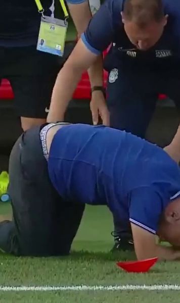 Tony, aproape să-și rupă piciorul    Momente de panică  la Bacău: antrenorul lui Poli Iași a avut nevoie de îngrijiri medicale