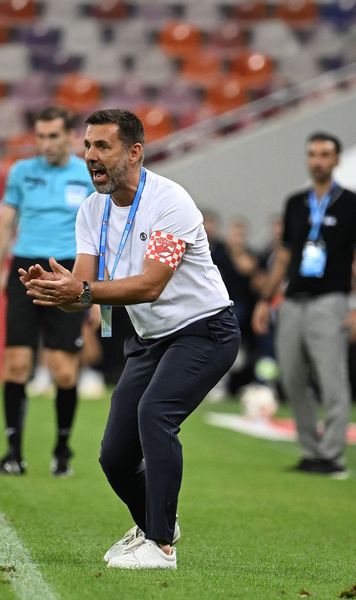 Kopic a făcut instrucție cu jucătorii    VIDEO  Antrenorul lui Dinamo, iritat de ultima prestație:   „Nu-mi place asta!  Vreau să jucăm altfel”